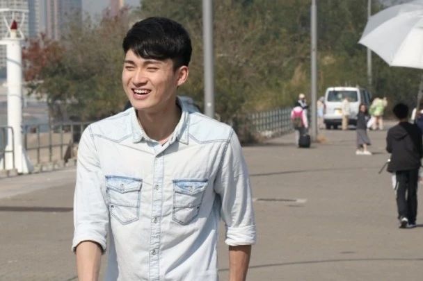 凭《开心速递》爆红入屋！24岁TVB新晋小生感恩剧集带携赚外快