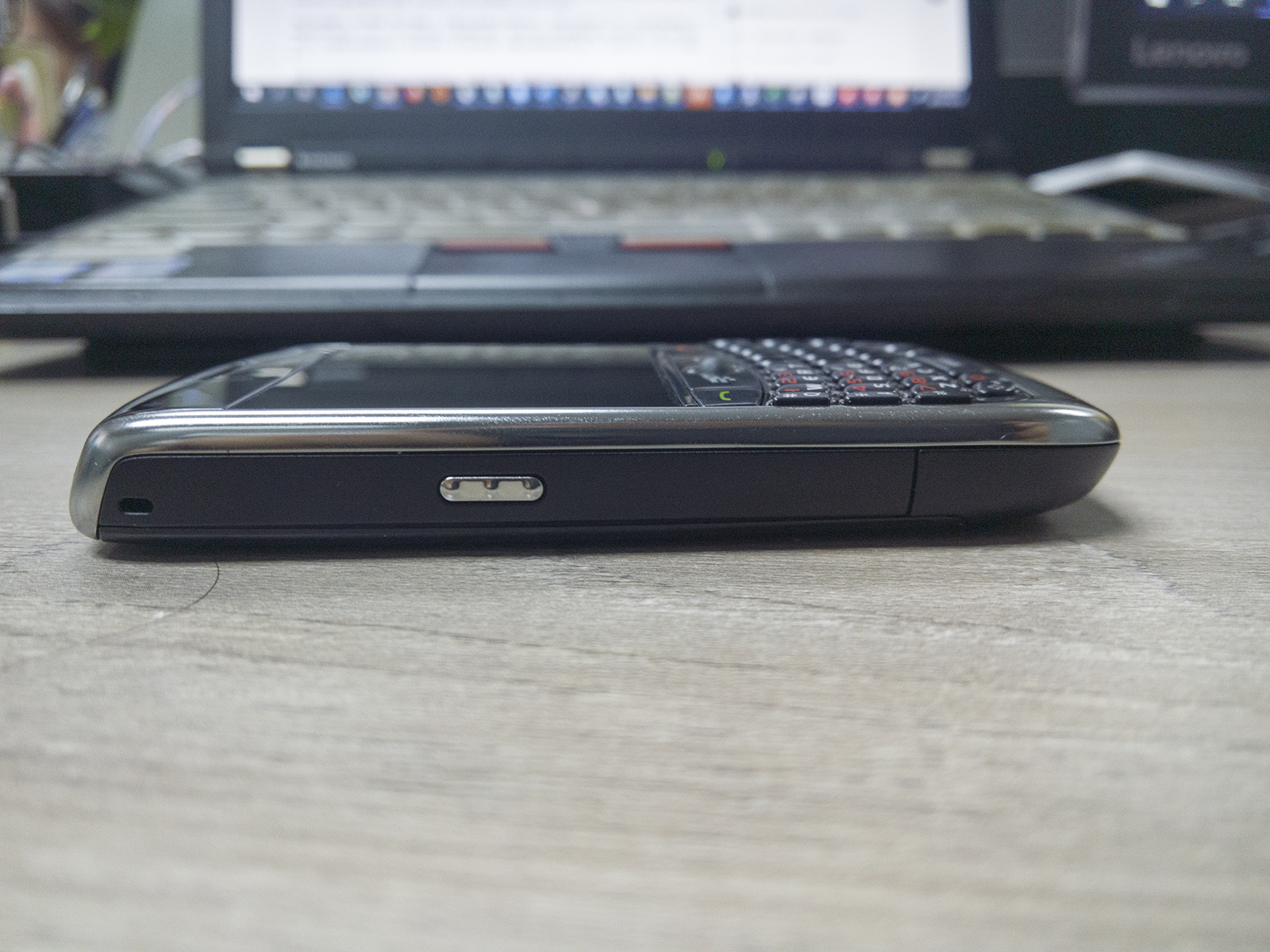 「经典手机回顾」黑莓Curve8900：固执的全键盘商务手机