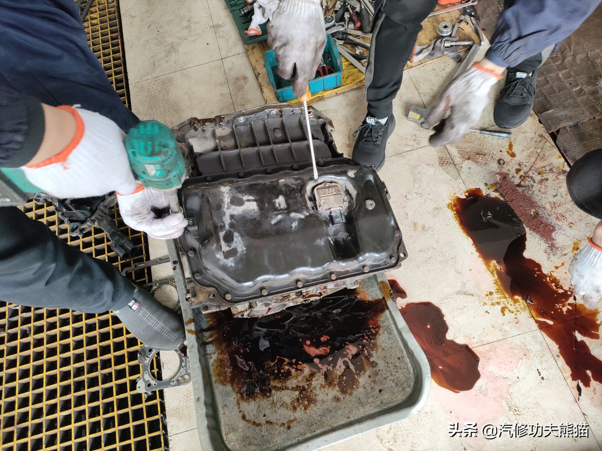 08款奥迪a6l手动挡2.0t烧机油么,09款奥迪a6l2.4烧机油怎么解决