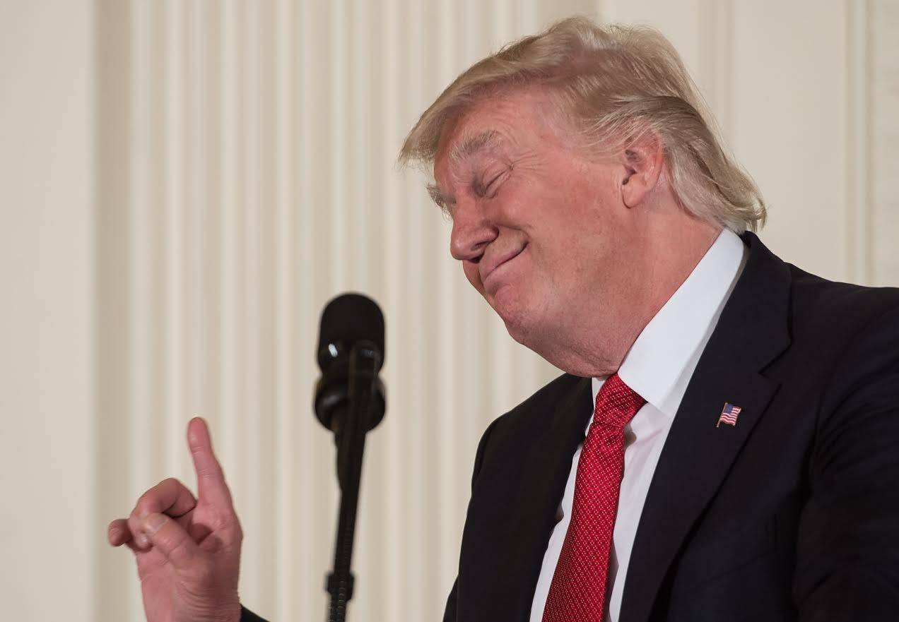 我伸出手，他却把我拒之门外，特朗普的洁癖有多严重？