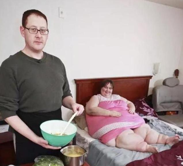 俩女人，一个身材臃肿，一个身材窈窕，生育时的差距一目了然