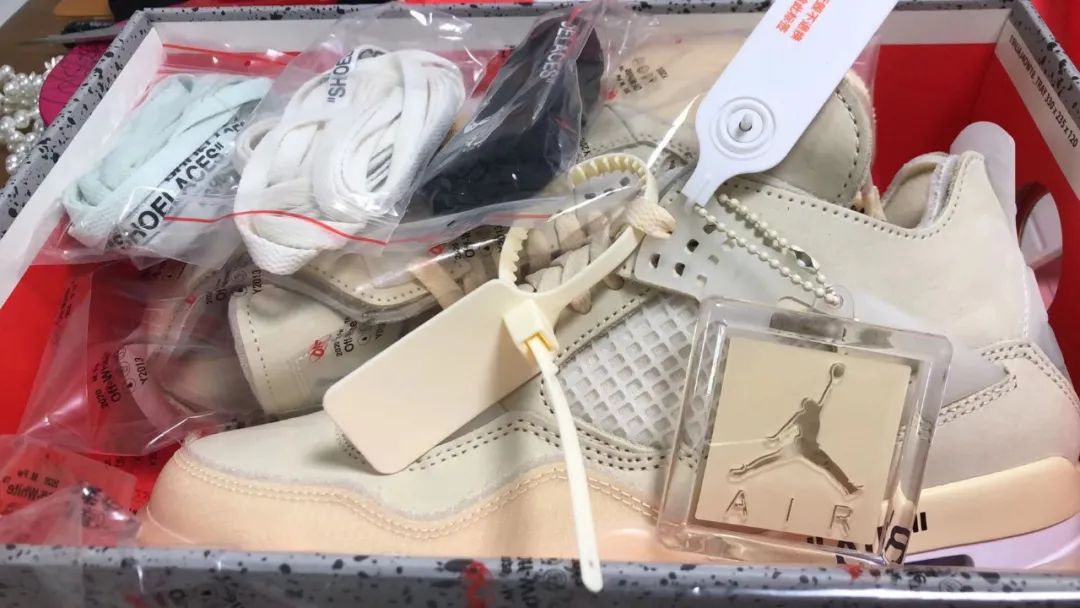 涨见识了!原来很多开宝马的都有一面鞋墙,穿的球鞋不上千就上万