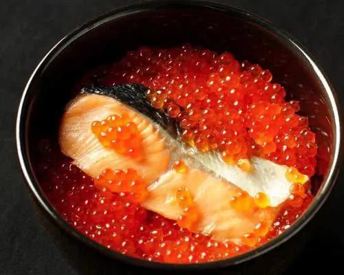 生吃海鲜视频完整版,黄颜色海鲜切片生吃