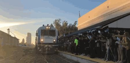 奔驰在大草原上的列车,奔驰在草原上的火车