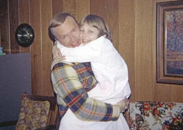 为娶12岁邻家女，恋童癖竟先去*引勾**她父母……