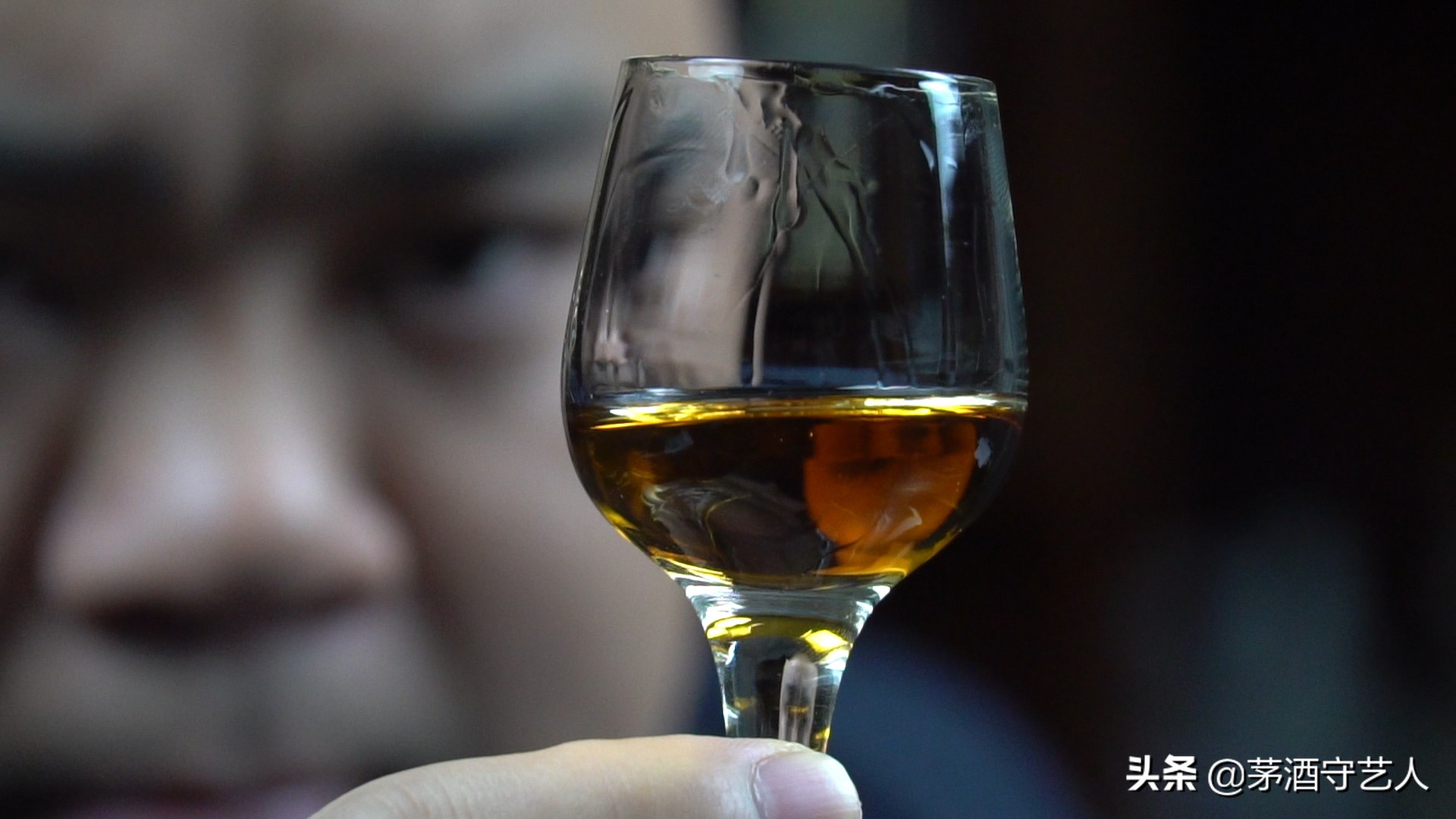 茅酒守艺人品酒古井贡酒,茅酒守艺人酒鬼酒