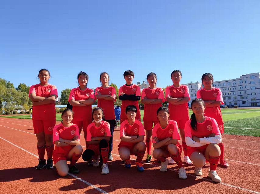 一脚射门！宝清二中女孩赛场上划出完美“弧线”！