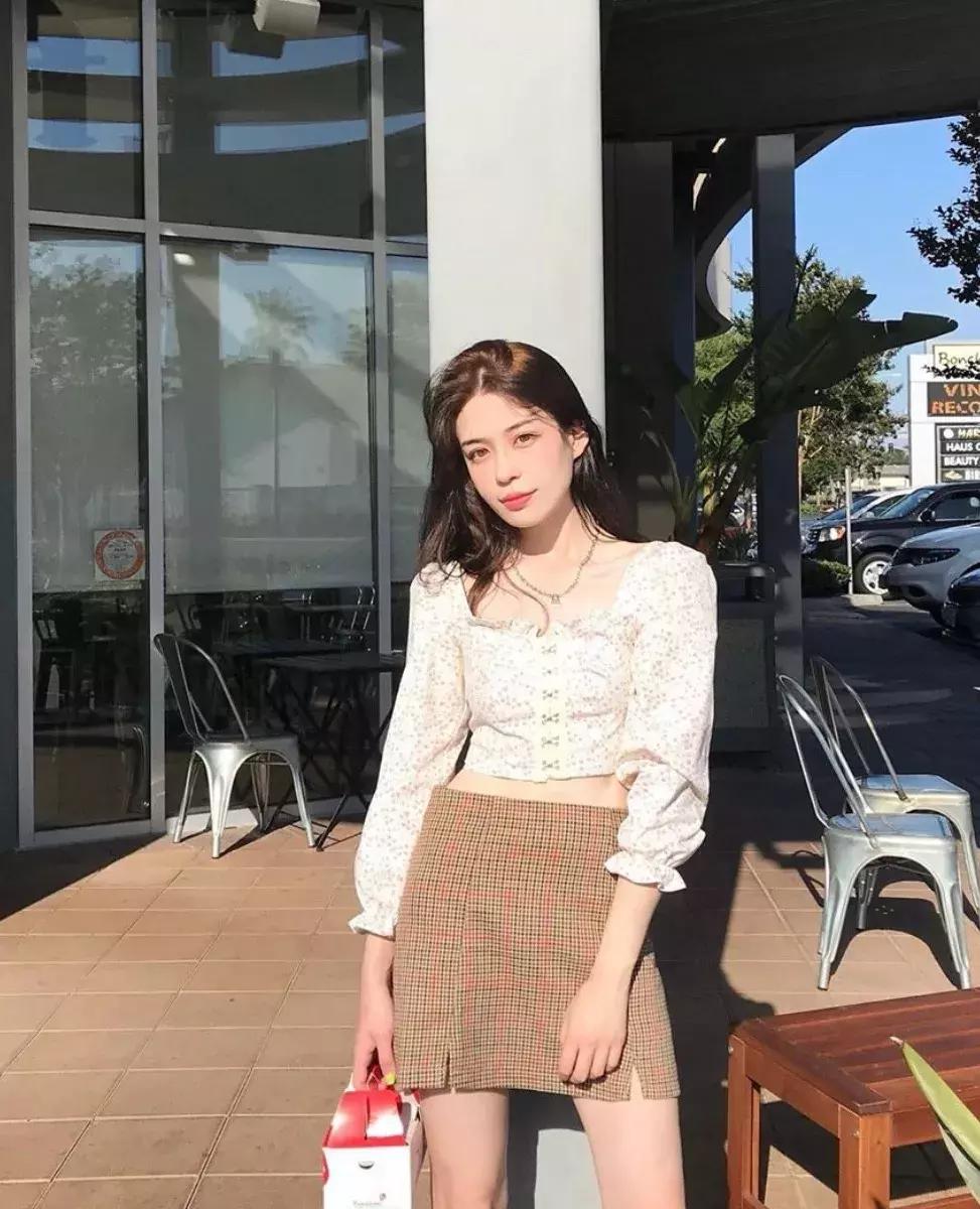 别再卷衣角了！今夏“剪一刀”洋气炸