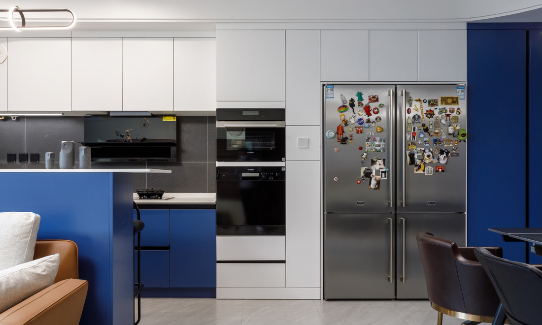 77平米超大客餐厨一体装修,极简风餐厨一体设计