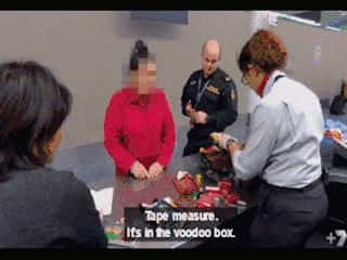 留学生海关安检被拒，CL的萝卜丁口红竟成凶器！