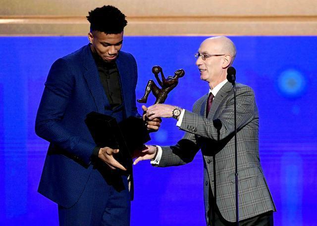 字母哥从草根逆袭王者之路,字母哥人生经历