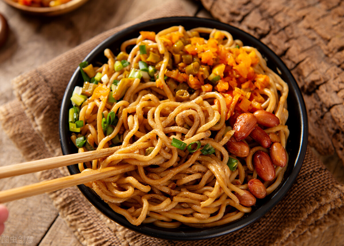 大姐离婚后成了亿万富婆,武汉大姐开一家餐饮店