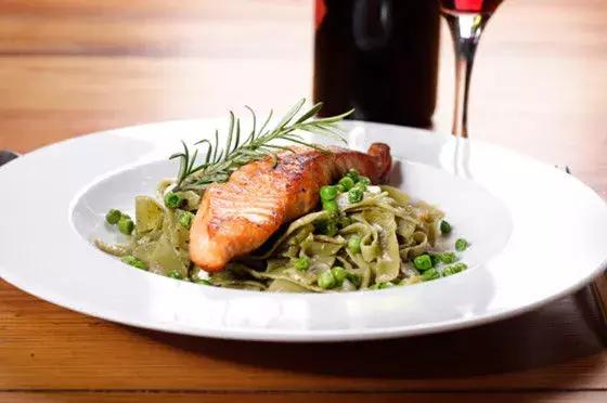 西餐礼仪怎么吃意面,西餐用餐的基本礼仪