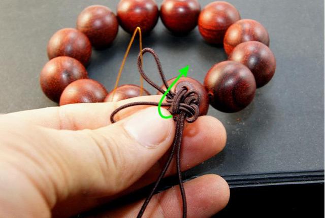 如何给文玩手串换绳,文玩换绳打结方法图解