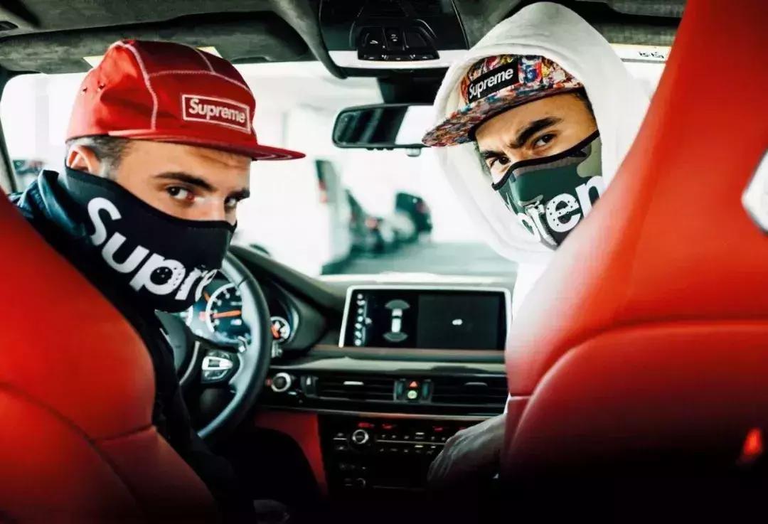 一份报纸200块，一块板砖卖6000？Supreme凭什么这么火？