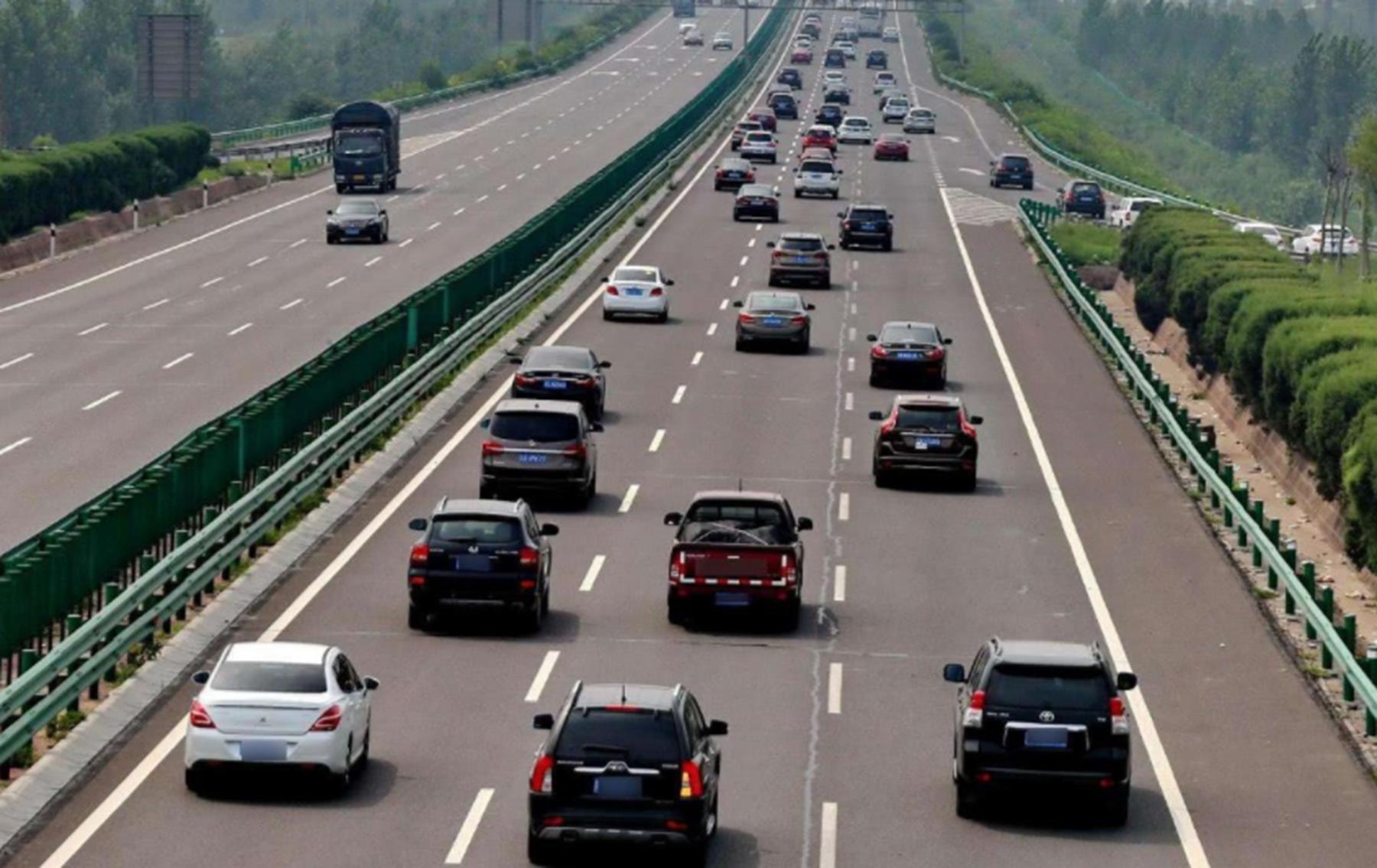 在高速上没油打哪个电话救援,车在高速上行驶没油了怎么办