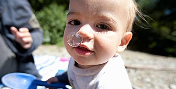 小孩流清鼻涕的正确处理方法,孩子流鼻涕是什么感冒