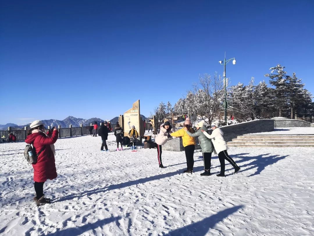 成都周边泡温泉滑雪推荐,成都滑雪泡温泉两日游