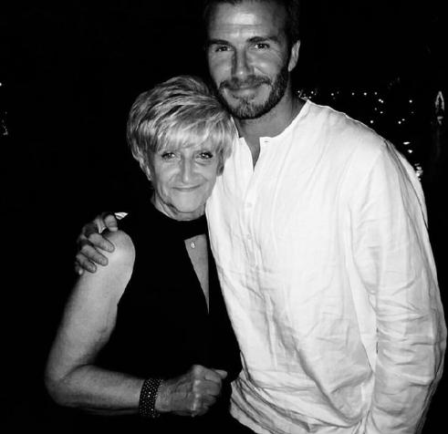 英国母亲节小七订制了一本书送给妈妈这样的小甜心谁不爱