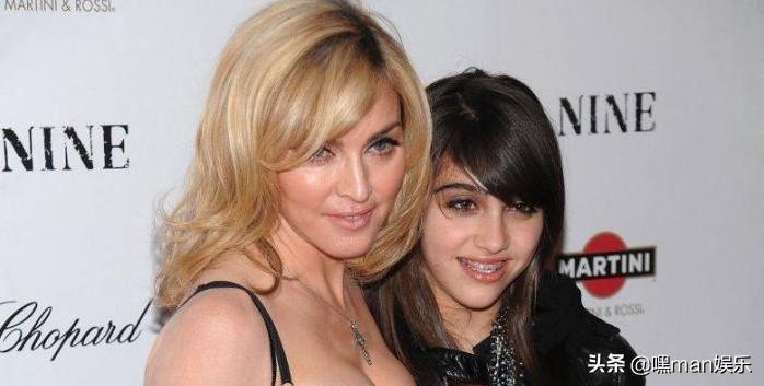 作为麦当娜的女儿也非寻常之辈23岁的她比母亲更大胆出色