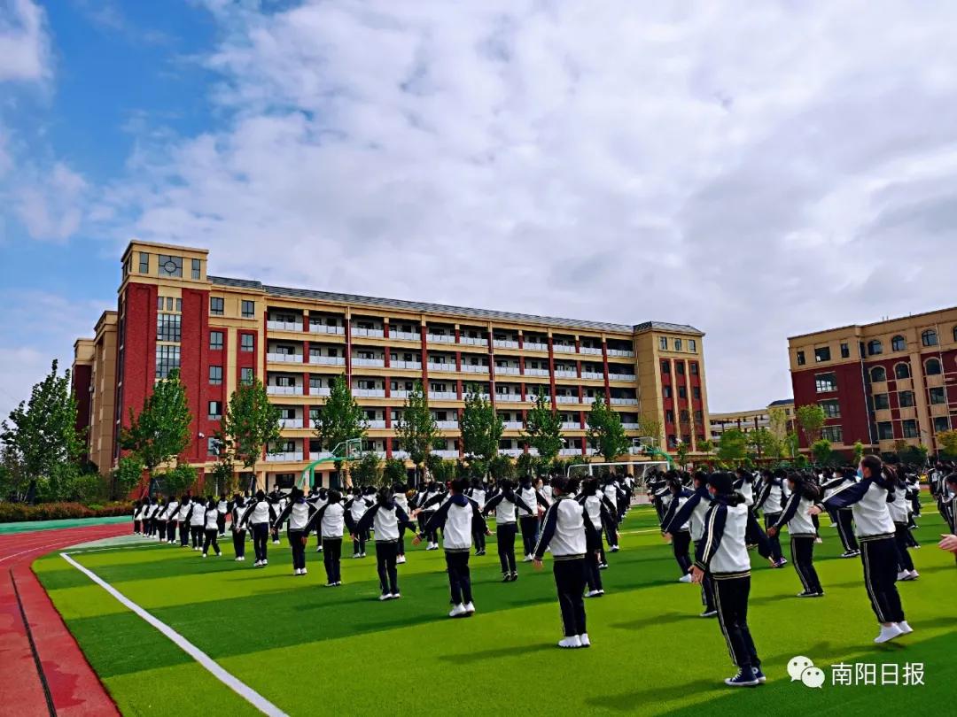 陪伴引领共同成长,南阳市第一完全学校全景校园