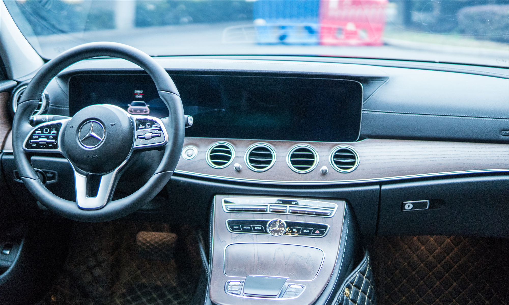 梅赛德斯奔驰e300l最新款,2012款梅赛德斯奔驰e300l优雅型