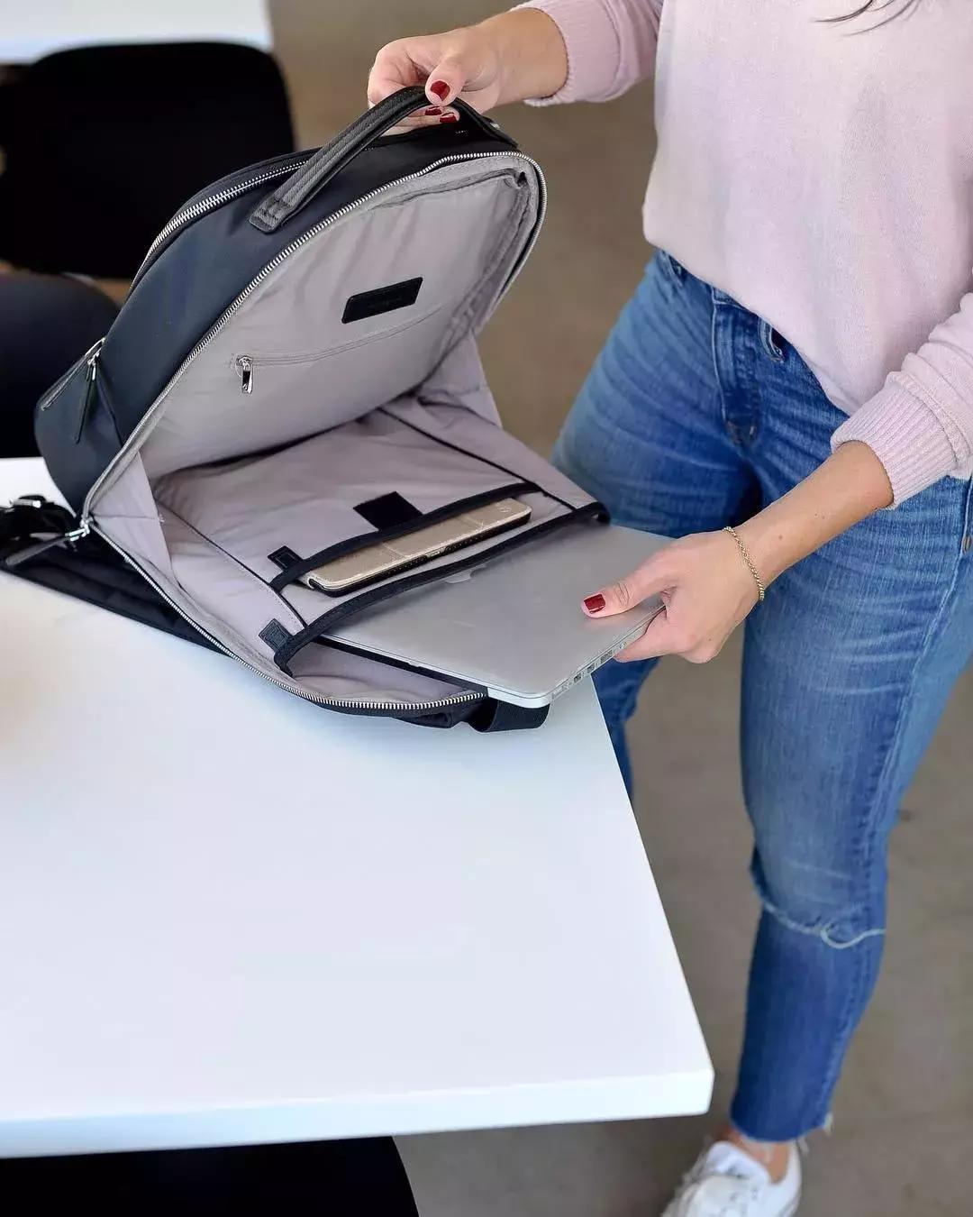 推荐一款轻便的双肩包,轻便百搭双肩包