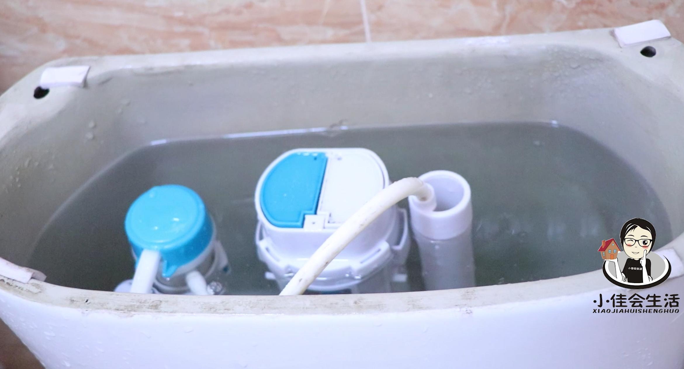 马桶冲水无力倒一盆水才能冲下去,马桶冲水无力倒水就能冲下去