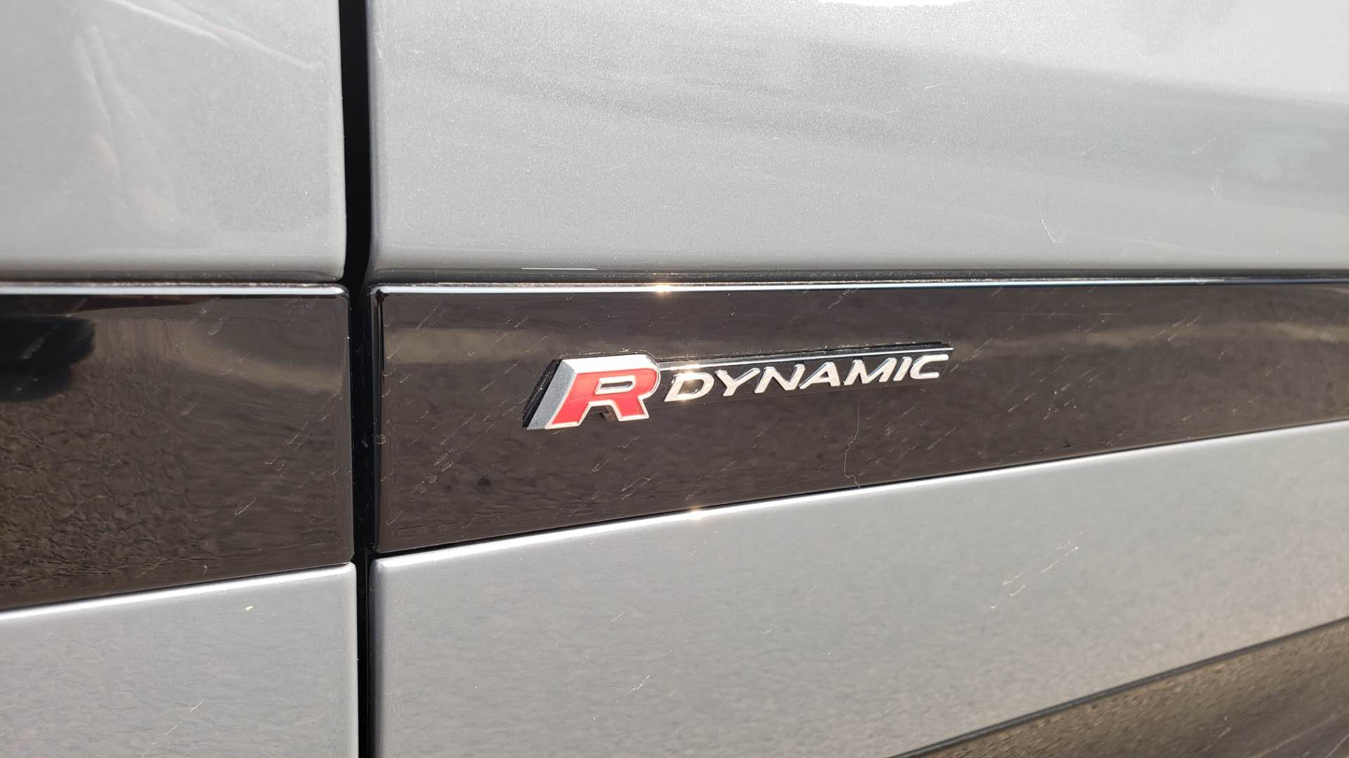 新款极光油耗和优缺点,35万左右路虎揽胜极光值得买么