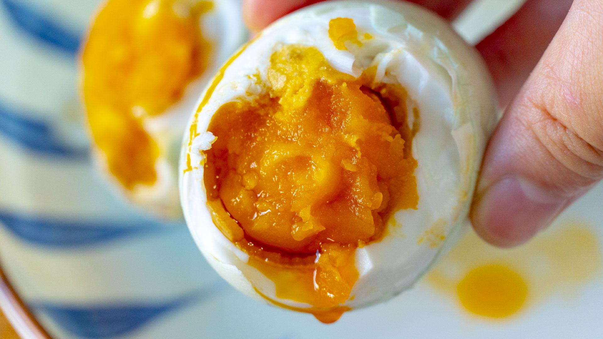 腌鸭蛋怎么腌才起沙流油,鸭蛋怎样腌制出油多又香视频