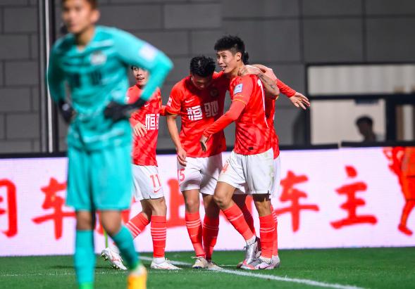 恒大足校记头功青训9人入选u13,破茧成蝶足球队伍