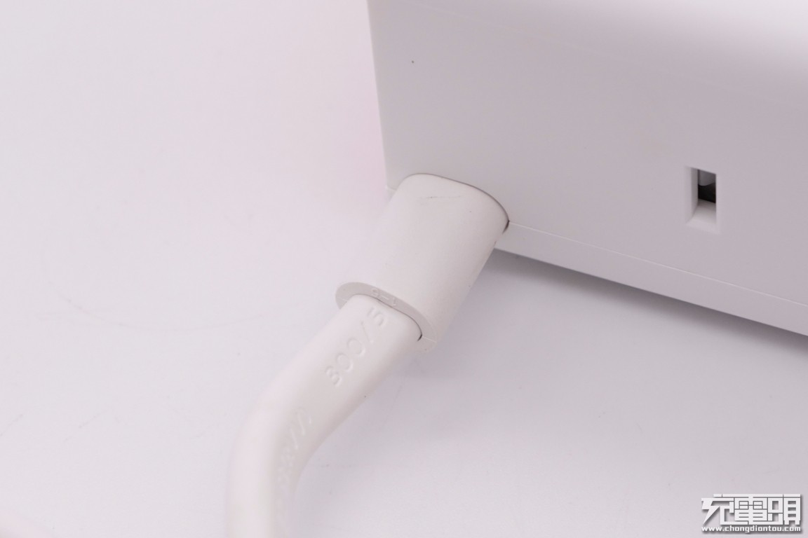 公牛插座新款和老款拆解,带USB接口公牛插排