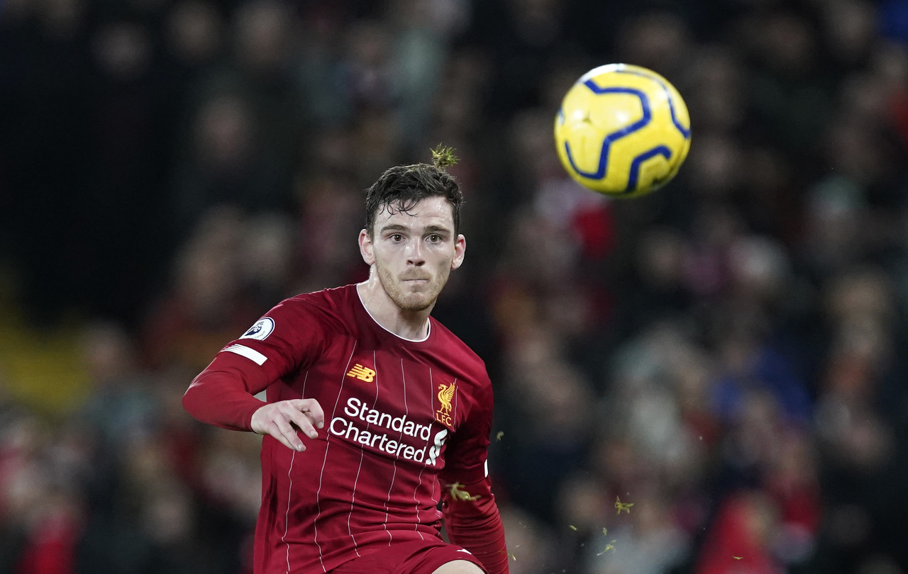 足坛历史第一左边后卫,来自足坛最佳前锋的压迫感