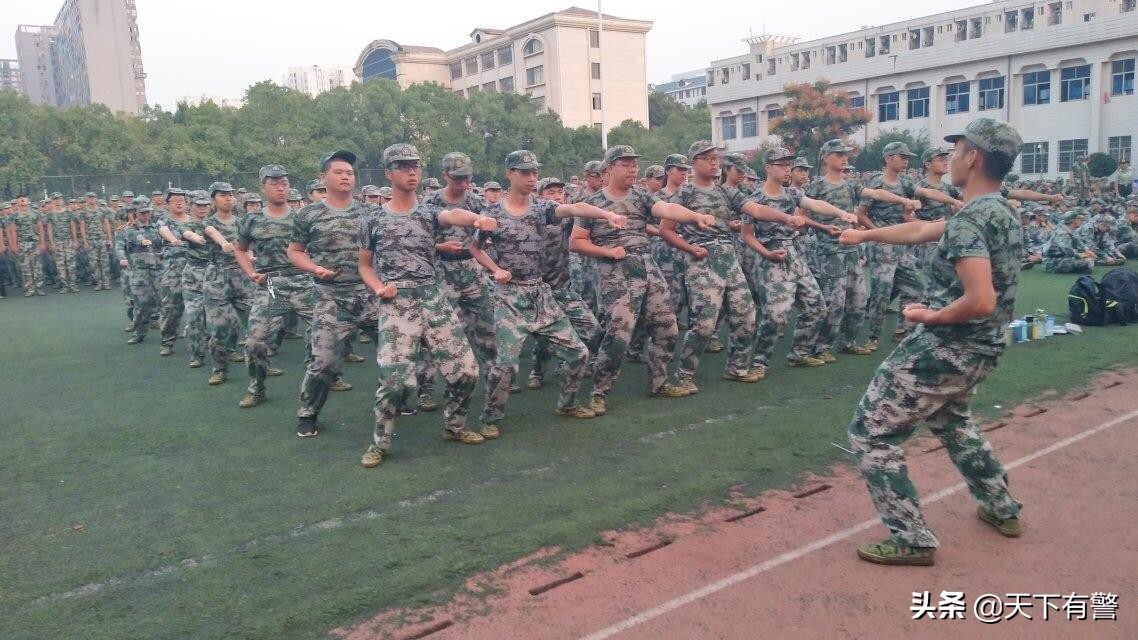 真正的军事训练跟军训有区别吗,中国军训是为了什么全民皆兵