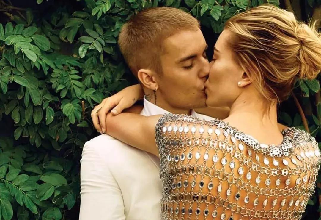 彩虹裙宣美同款,lisa时尚撞衫