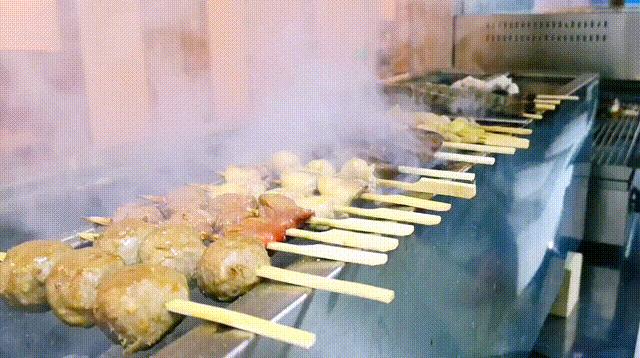 昆明唯一屋顶清真居酒屋，居然还能吃到活鳗鱼，48元清酒喝到嗨