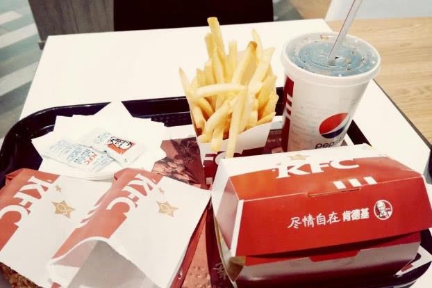 一只鸡只有两条腿,肯德基为什么都是鸡腿鸡翅一对