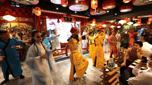 通哥探店:好吃的火锅千篇一律有趣的辣莊万里挑一