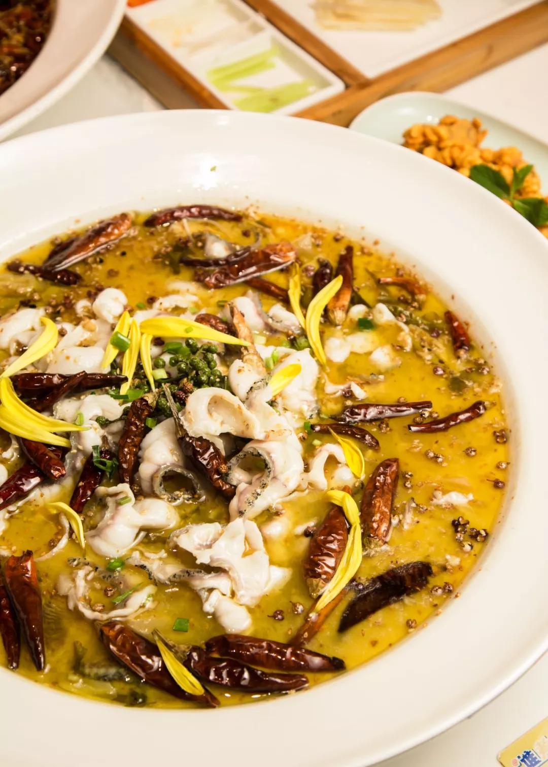 在“卡通乐园”吃“瘦瘦鱼”，一份大过脸盆，居然不到50元