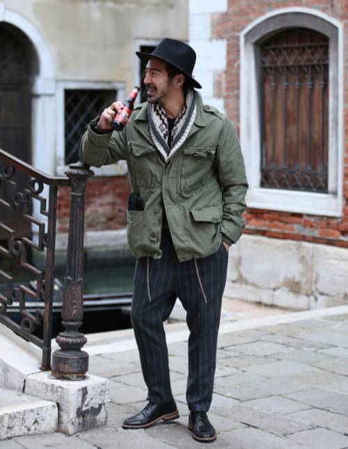 今天余文乐老师要为你们上一堂军装搭配课,答应我要好好学习哟!