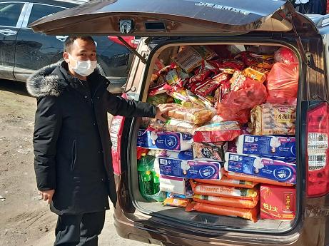 三人行抗击疫情,邻里守望相助共抗新冠疫情