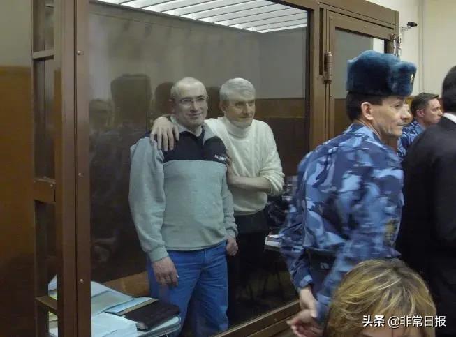 俄罗斯七大寡头谁最惨 (俄罗斯七大寡头给世界敲响警钟)