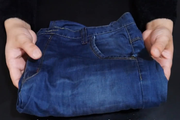 牛仔裤防止褪色第一次怎么清洗,牛仔裤怎么晾不会变色