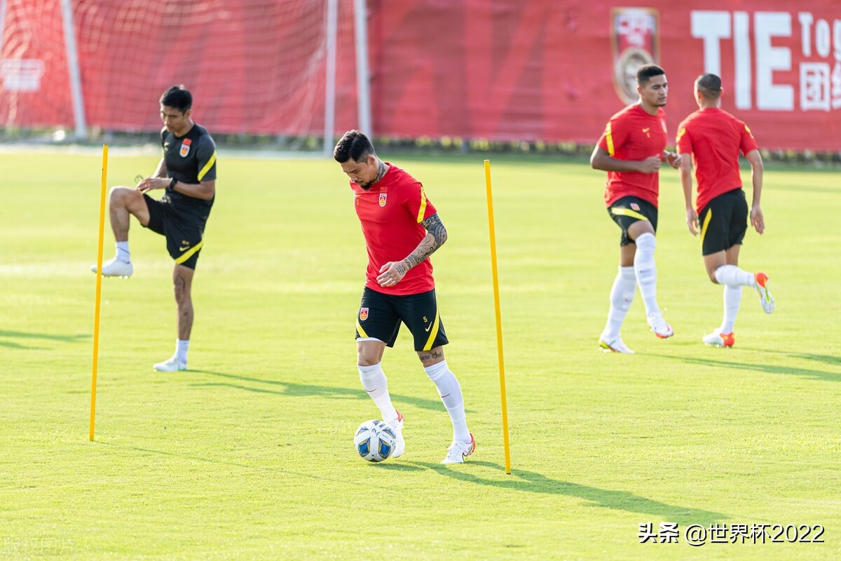 国足后卫眼神防守,国足后卫不防守