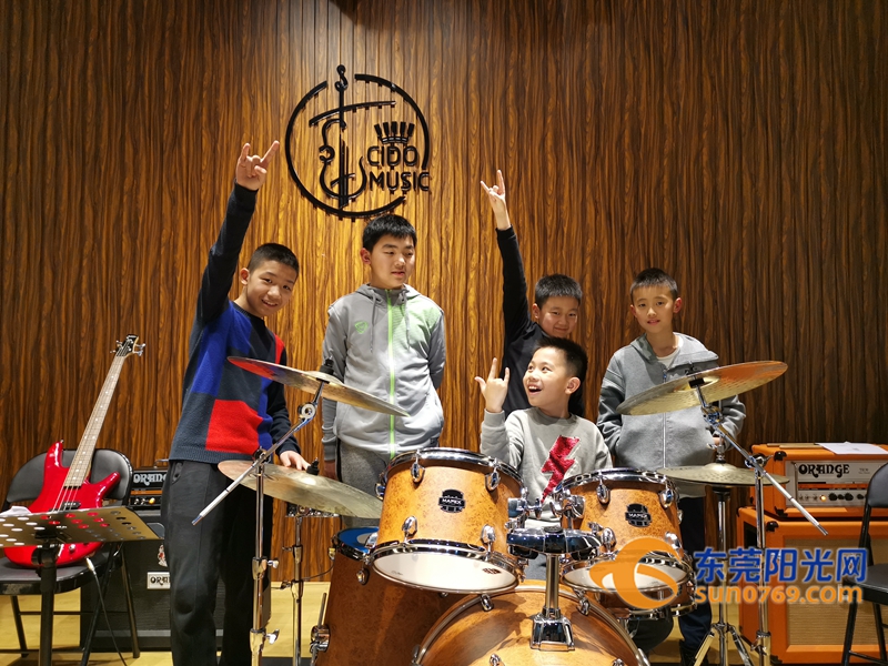 推广篮球馆视频,东莞宏远青少年篮球训练