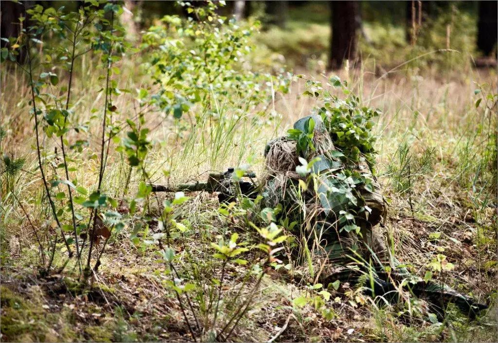 吃鸡中最差*击狙**枪VSS现实中如何，400米击穿防弹衣，特种部队最爱
