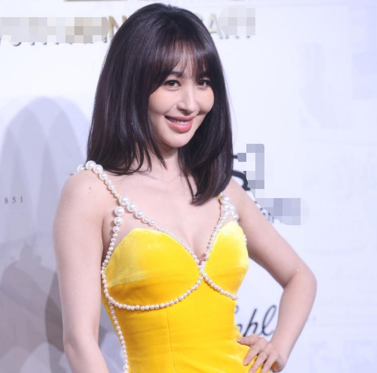 李菲儿穿露脐装,李菲儿腰围