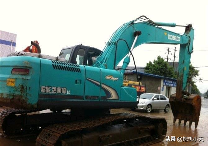 神钢200挖机多少钱一台,神钢挖机与三一挖机怎么选