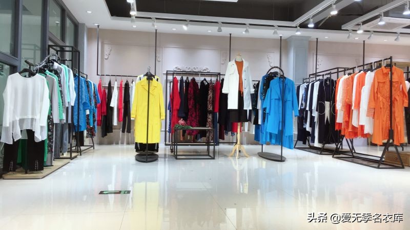 服装批发如何在厂家拿货,服装批发市场一手货源厂家在哪