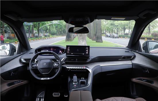 省油空间大操控好底盘稳,动力强劲底盘扎实